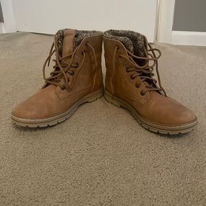 White mountain lace up boots